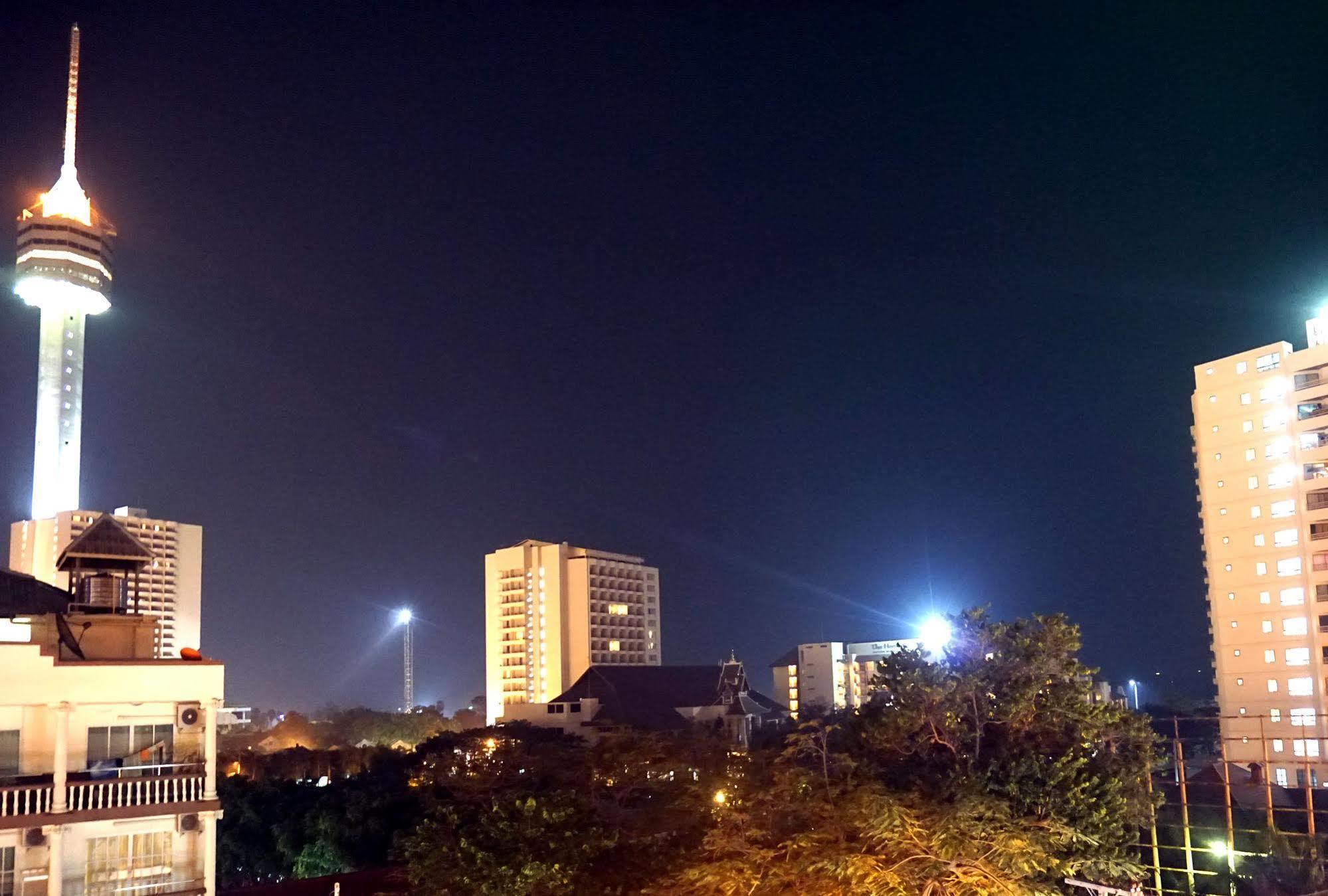 Aya Place Pattaya Exterior photo